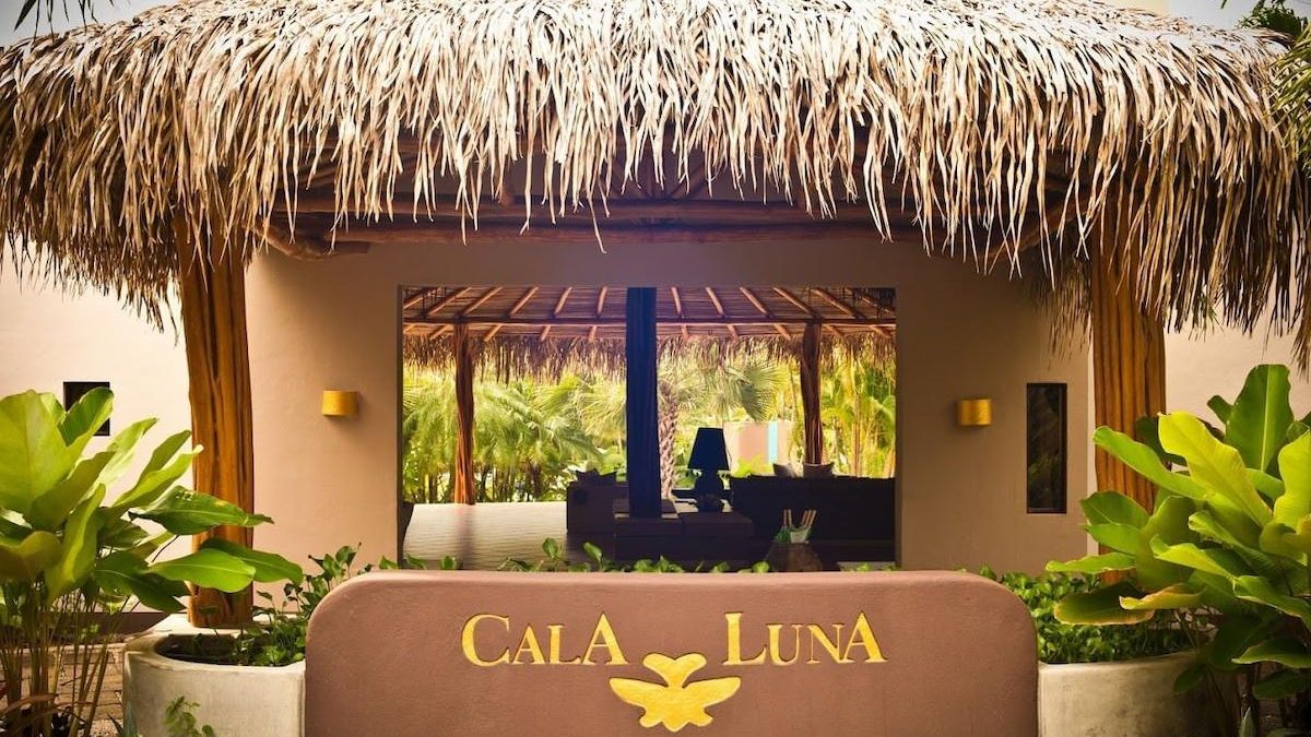 Cala Luna main-entrance